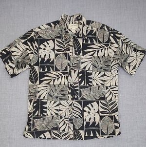 Cooke Street Honolulu 100% Cotton  Hawaiian Print Button Down Pocket Shirt.